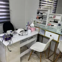 لوازم‌کامل کاشت ناخن همراه میز و صندلی