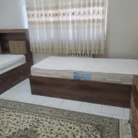 دوعدد تخت یک نفره با میزآرایش ،تشک