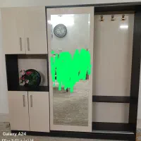 جاکفشی و جا لباسی