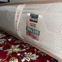 تشک یک نفره به همراه یک کف تخت