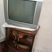 تلویزیون کارکرده همراه با میز