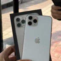 11 پرو خوش دست با رنگبندی سفید مشکی طلایی