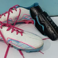 کفش فوتبال سایز 42 نو نو  فقط دو بار پوشیده شده
