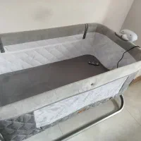 تخت و گهواره برقی کنار مادر