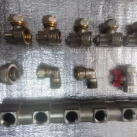 کلکتور برنجی شش انشعاب 1/2*1 و اتصالات پنج لایه
