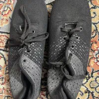 یک جفت کفش اسپرت خیلی سبک سایز۴۰ کاربردی نو سالم