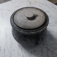 دیگ سنگی|ظروف پخت‌وپز|قم, باغ کرباسی|دیوار