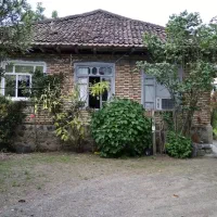 خانه و باغ در حویق فروش