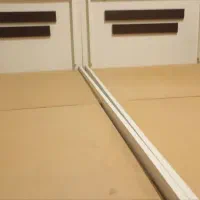 تخت دونفره به همراه دراور قهوه ای وتخت تک نفره