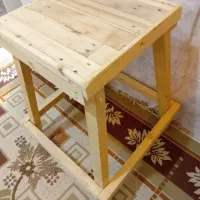 چهار پایه چوبی