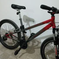 دوچرخه اساک قرمز در حدنو