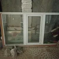 پنجره 2مترو 1متر المینیوم روغنی با شیشه های سالم