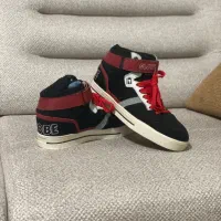 کتانی ساقدار|کیف، کفش، کمربند|رشت, گلباغ نماز|دیوار