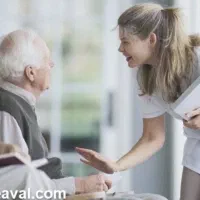 پرستار خانم برای سالمند 85 ساله آقا در مکانی امن