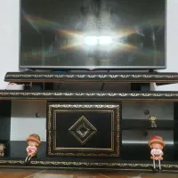 میز تلوزیون قهوه ای دور طلایی