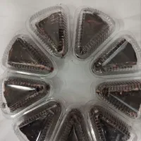 کیک خیس شکلاتی کیک خامه ی زعفرانی  انواع کیک خانگی|خوردنی و آشامیدنی|قم, سراجه (۱۵ خرداد)|دیوار