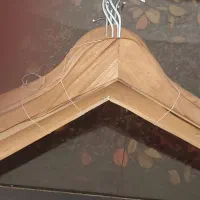 آویز لباس چوبی و پلاستیکی