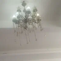 لوستر تو انباری بوده نیاز به تمیز داره