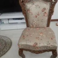 دوعدد صندلی میزبان