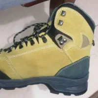 کتونی اصلی|کیف، کفش، کمربند|ری, شهادت|دیوار