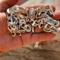 زنجیر نقره|جواهرات|ری, جوانمرد قصاب|دیوار