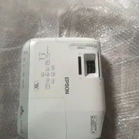 یک عدد ویدیو پروژکتور در حد نو