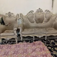 مبل سلطنتی ۷ نفره همراه با میز عسلی
