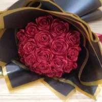 دسته گل هجده شاخه روبانی