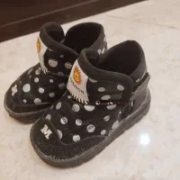 تعدادی وسایل بچه|کفش و لباس بچه|شیراز, زرهی|دیوار