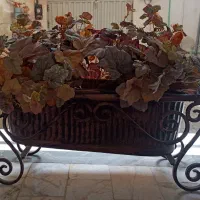 فروش یک عدد گلدان سفالی بزرگ به همراه پایه فلزی|صنایع دستی و سایر لوازم تزئینی|آزادشهر, |دیوار