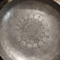 بشقاب قدیمی دست نویس مسی