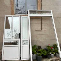 یک عدد درب آلمینیومی