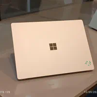 surface laptop 4 پردازنده ryzen 5  دو گیگ گرافیک