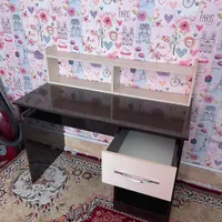 میزتحریر و تخت و تشک