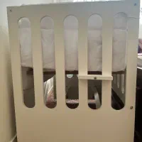 تخت کنار مادر و گهواره