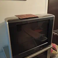 تلویزیون سونی ۲۴ اینچ و دو باند سونی کاملآ سالم