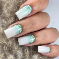 دستیار حرفه ای ناخن