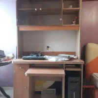 کتابخانه ومیزکامپیوتر و تحریر