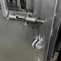 درب و پنجره آهنی انباری خرپشته در اتاق آسانسور سبک|مصالح و تجهیزات ساختمان|تهران, شهرک ابوذر|دیوار