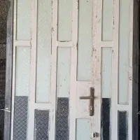 درب پذیرایی فلزی همراه قفل وشیشه