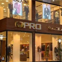 مدیر فروشگاه برند پوشاک مردانه