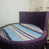 تخت خواب و آیینه و پاتختی