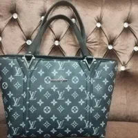 کیف پیدا کردم جا سبزی فروشی جلو دکه بازار