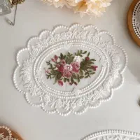 رومیزی گلدوزی شده
