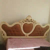 تخت خواب و تشک درحد نو ب همراه پاتختی