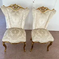 دوعدد صندلی میزبان کاملا نو و شیک.