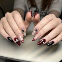 مدل برای کاشت ناخن