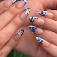 آموزش کاشت ناخن