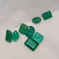 بارخونه 8.45 قیراطی زمردطبیعی قیمت مناسب