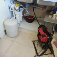 لوله بازکنی(چندلوله بازکن ناشناس وسودجو در دیوار)